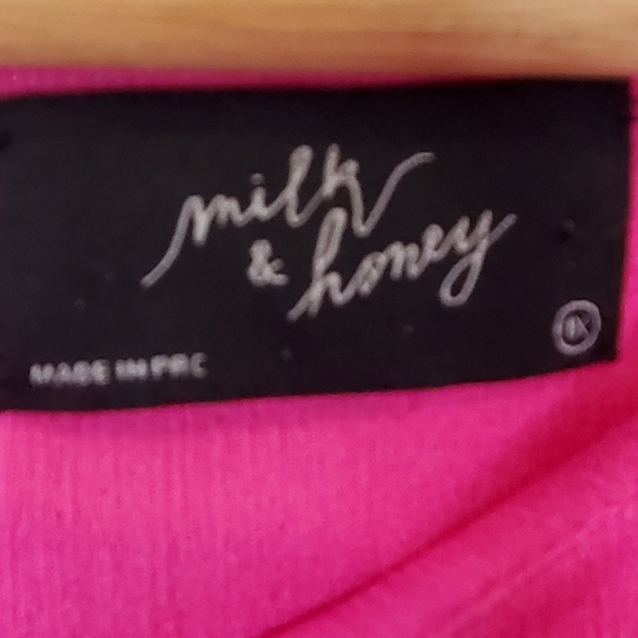 💚5/$25 Milk & Honey Bright Pink Ruffle Short Sleeve Top Blouse Size Medium - Picture 3 of 5
